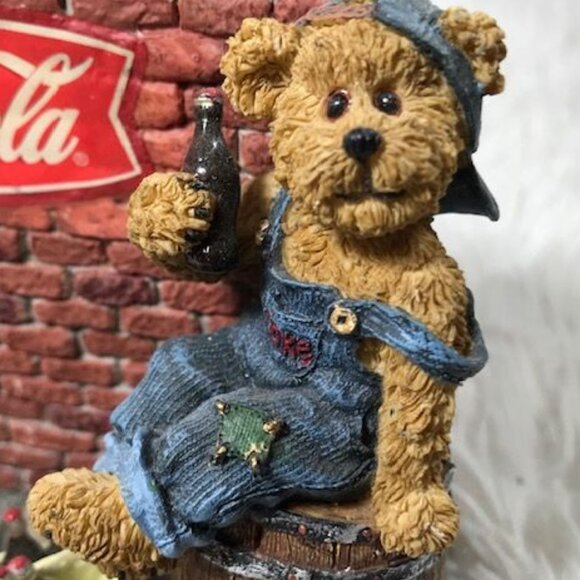 Coca-Cola x Boyds Bears Bearstone Collection 'Boyd F. Thirstin' - Picture 3 of 10